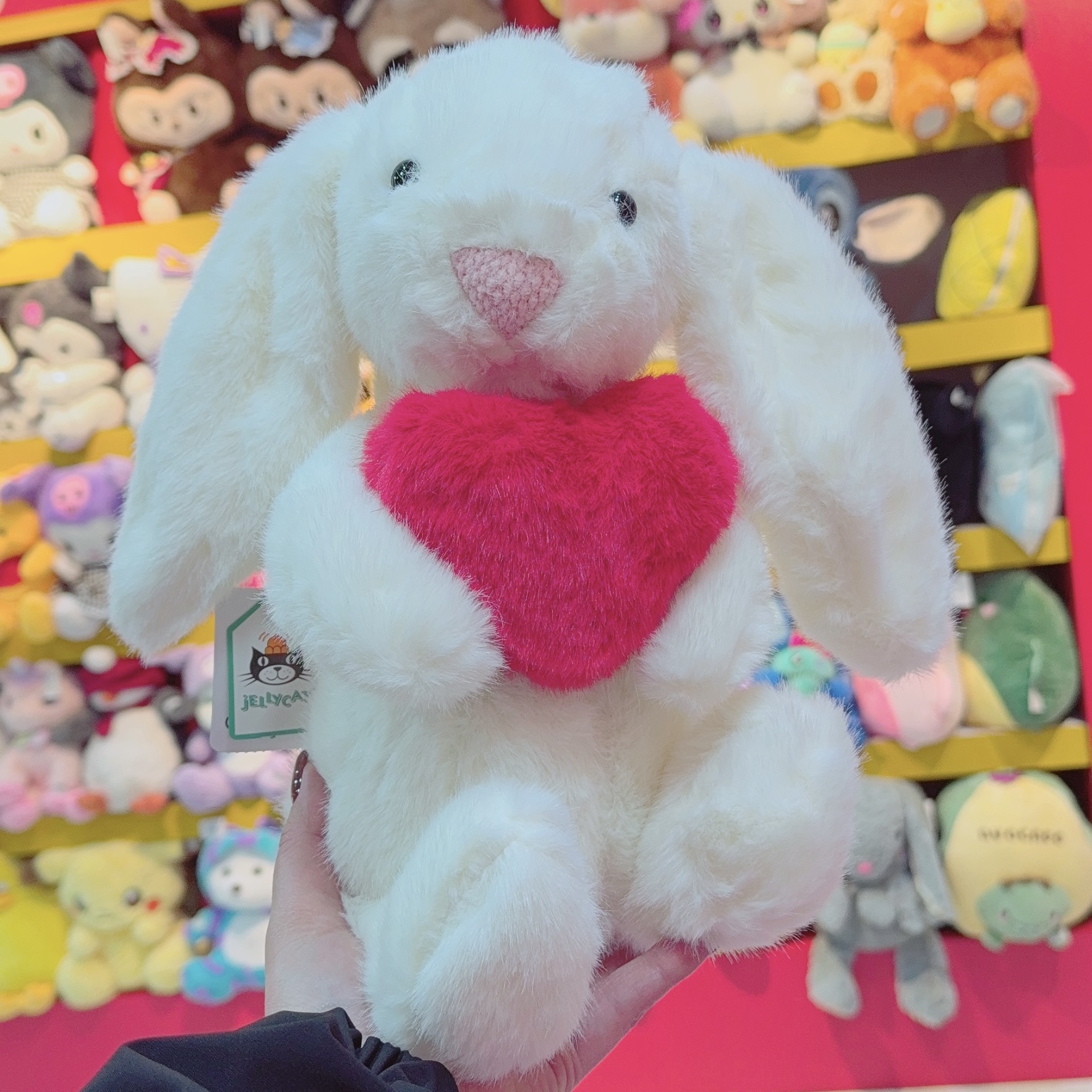 عروسک خرگوش قلب بدست