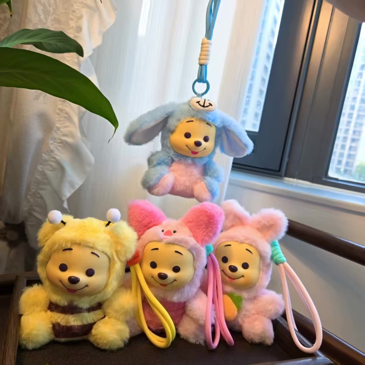 آویز خرس پو با لباس دوستان پو