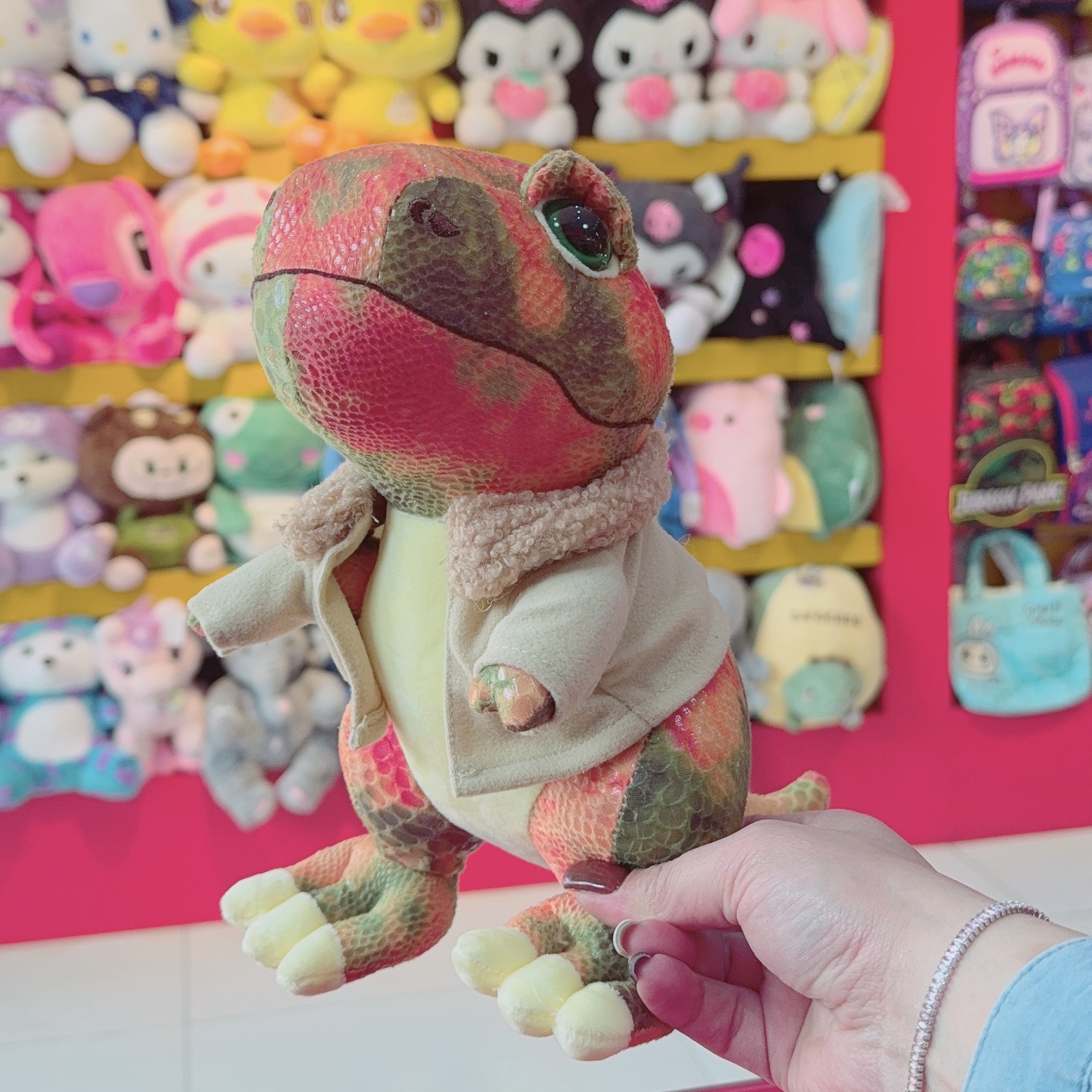 عروسک دایناسور پوست ماری