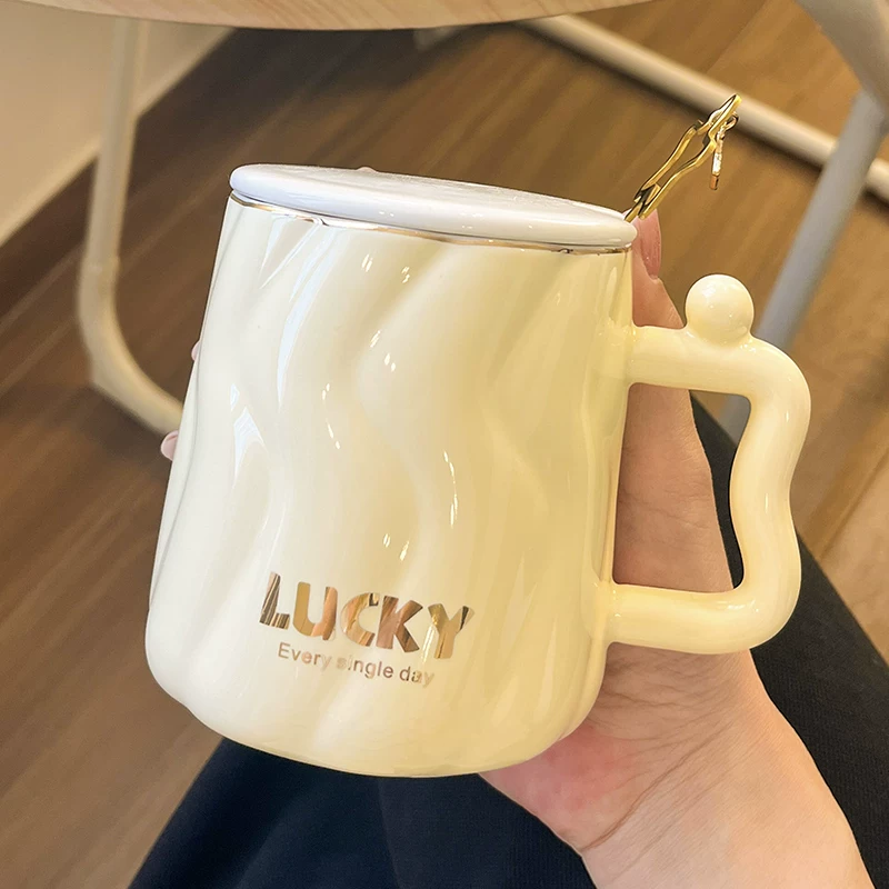 ماگ سرامیکی کلاسیک به همراه قاشق استیل طرح LUCKY