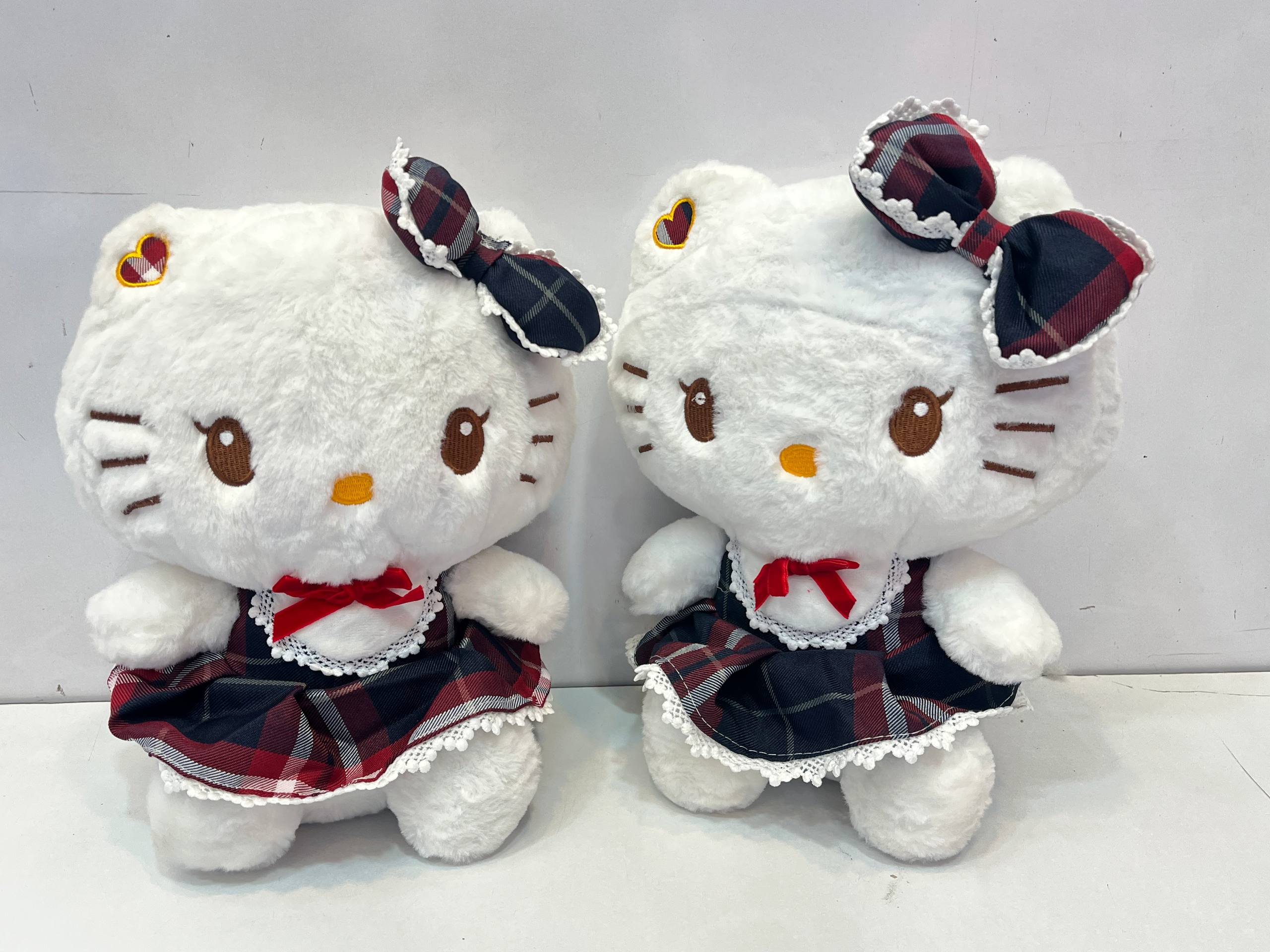 عروسک پولیشی کیتی با لباس چارخونه